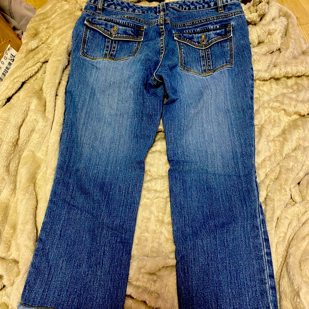 Michael Kors cropped, flared hems, size 5/6, great shape. Super cute.